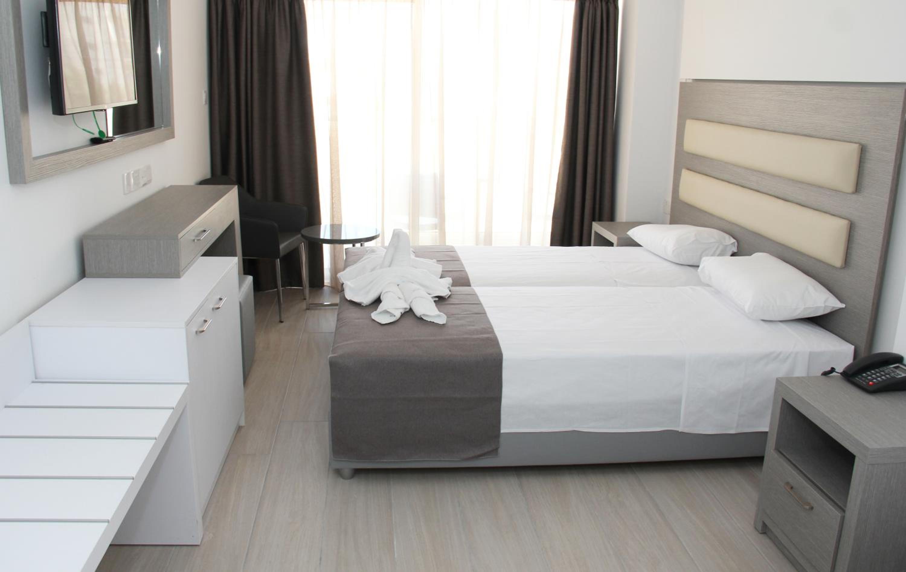 ROOM, DOUBLE OR TWIN BED, SEA VIEW