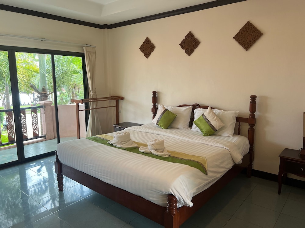DELUXE, DOUBLE BED