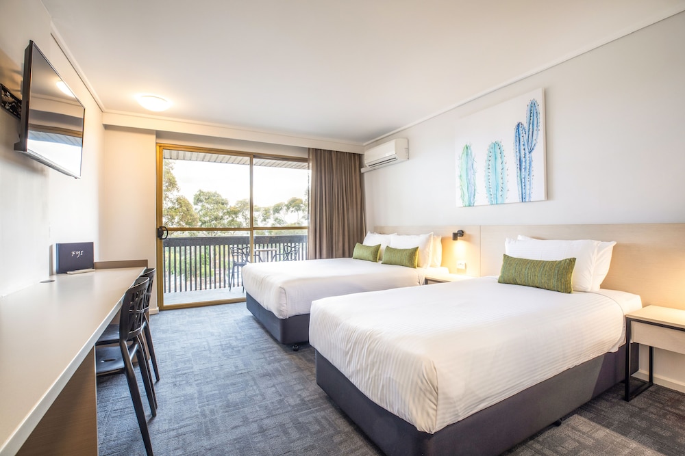 STUDIO, QUEEN BED, WITH EXTRA BED