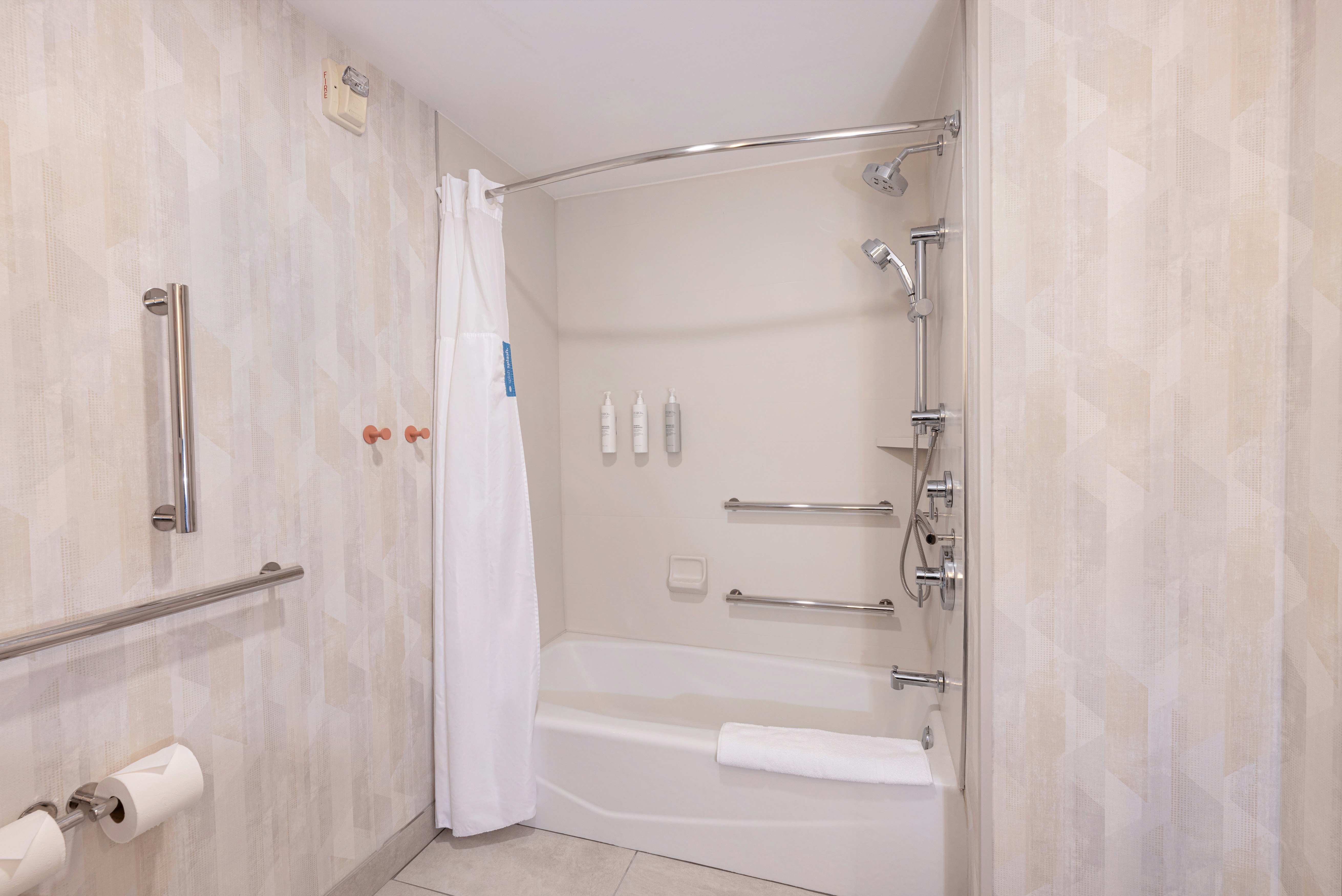 غرفة بسرير كينج لذوي الإعاقة، Hampton Inn Lawrenceville Duluth 4/4