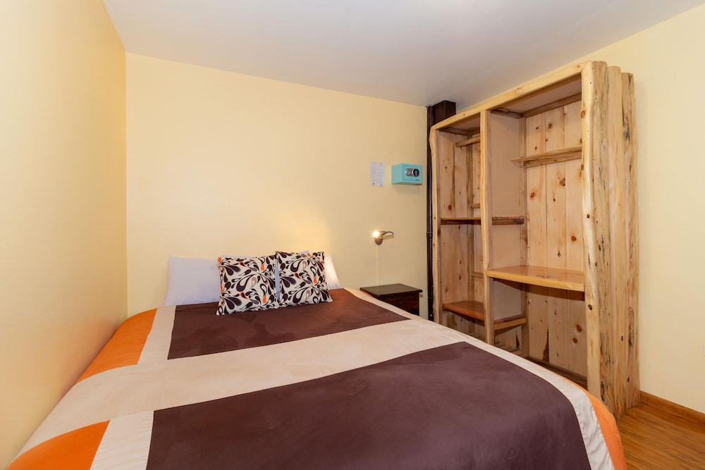 FRIENDS HOSTEL 15/78