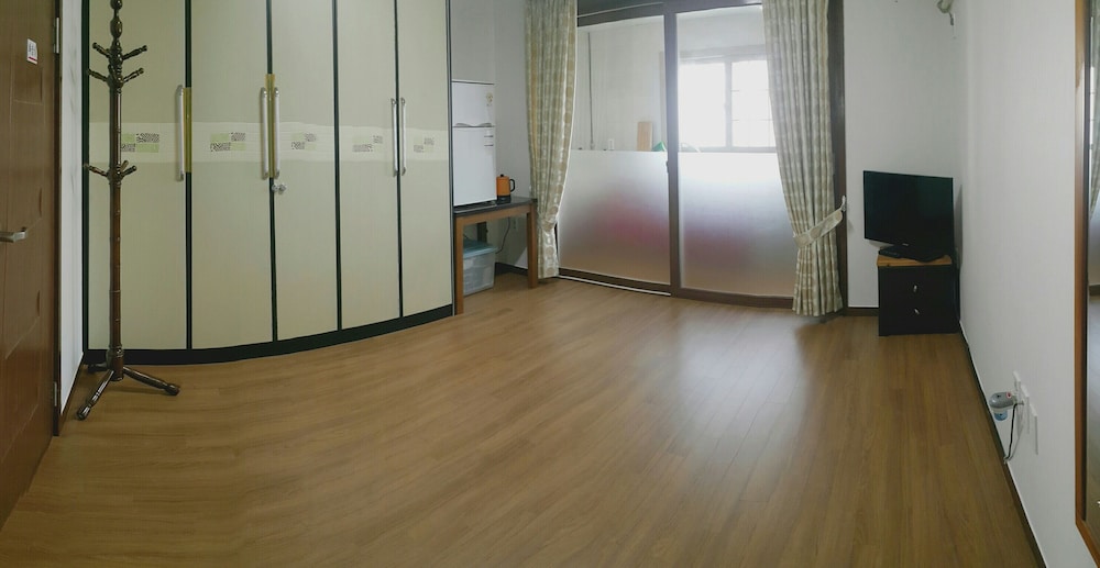 Seongsan Ilchulbong Pension 10/15