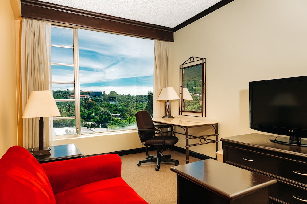 Hotel Plaza Suites 40/50