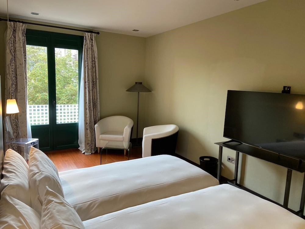 Hotel AR Isabel de Farnesio 9/47