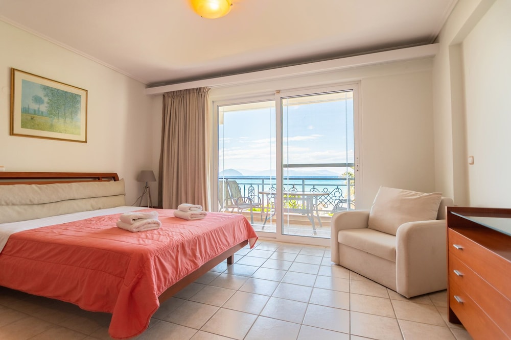 GRAND NEFELI HOTEL 12/50