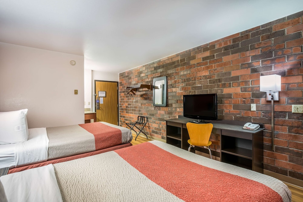 Motel6 Madison, WI - East 37/55
