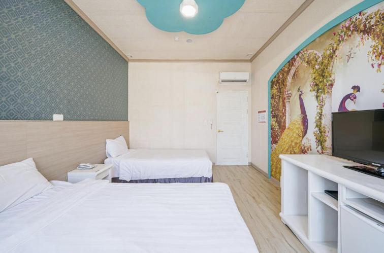 Apple Hotel 9/36