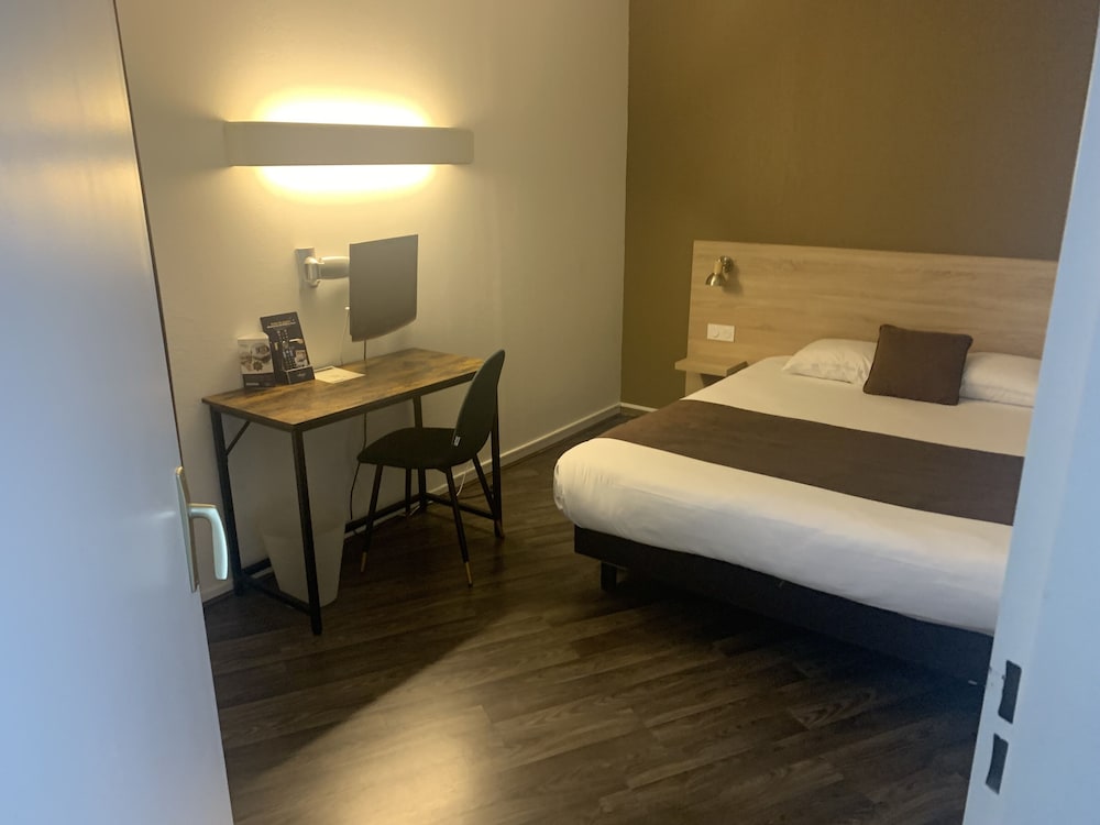 Hotel des Etats Unis 11/36
