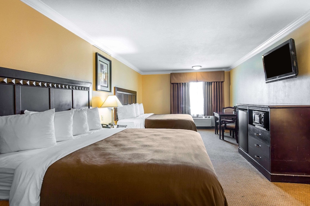 Quality Inn and Suites Bell Gardens Los Angeles 10/38