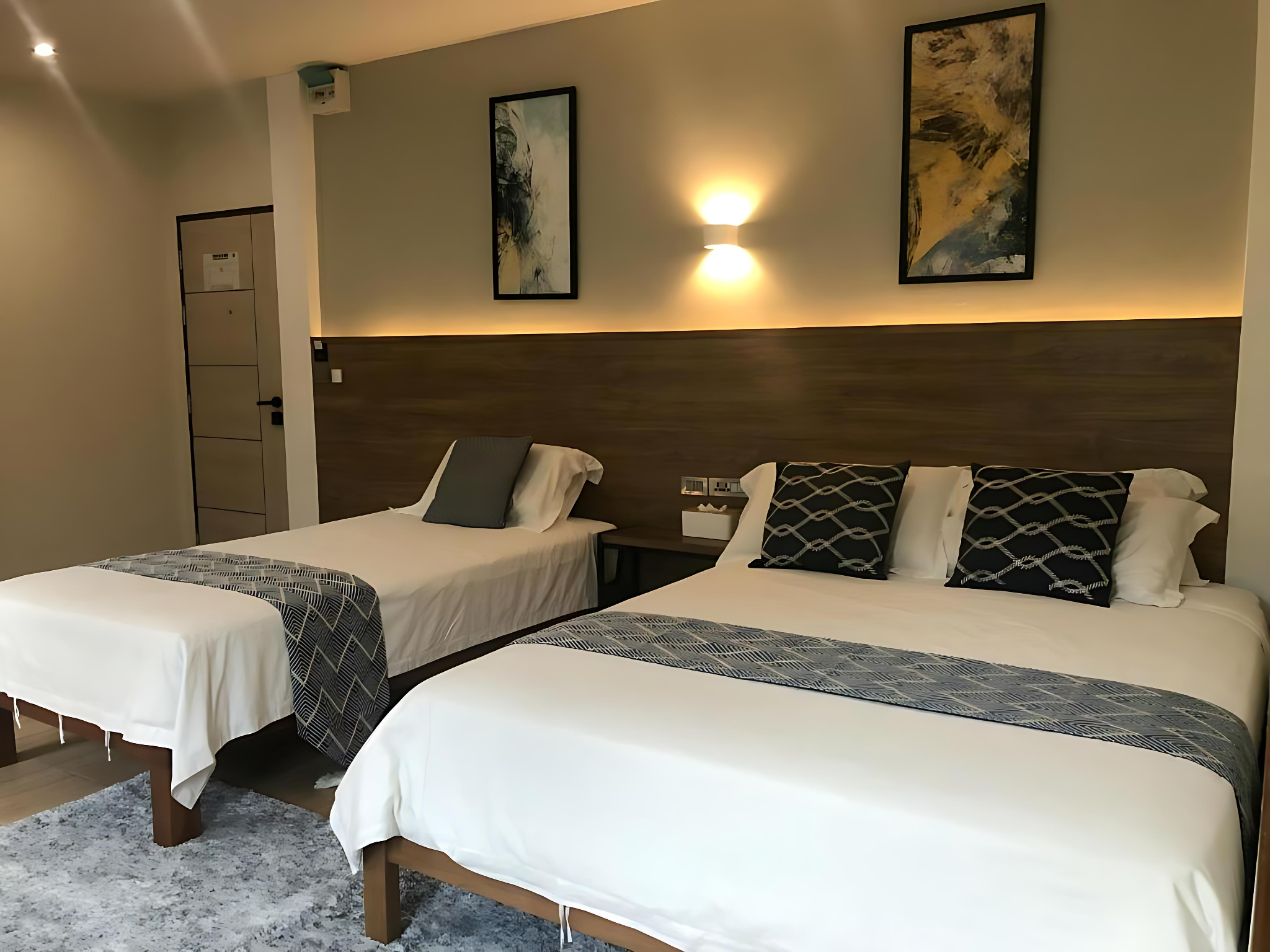 Room, Triple, 1 Queen and 1 Single Bed, Building a