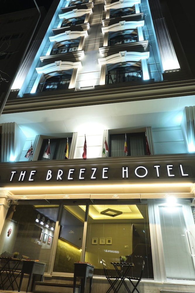 The Breeze Hotel 3/60