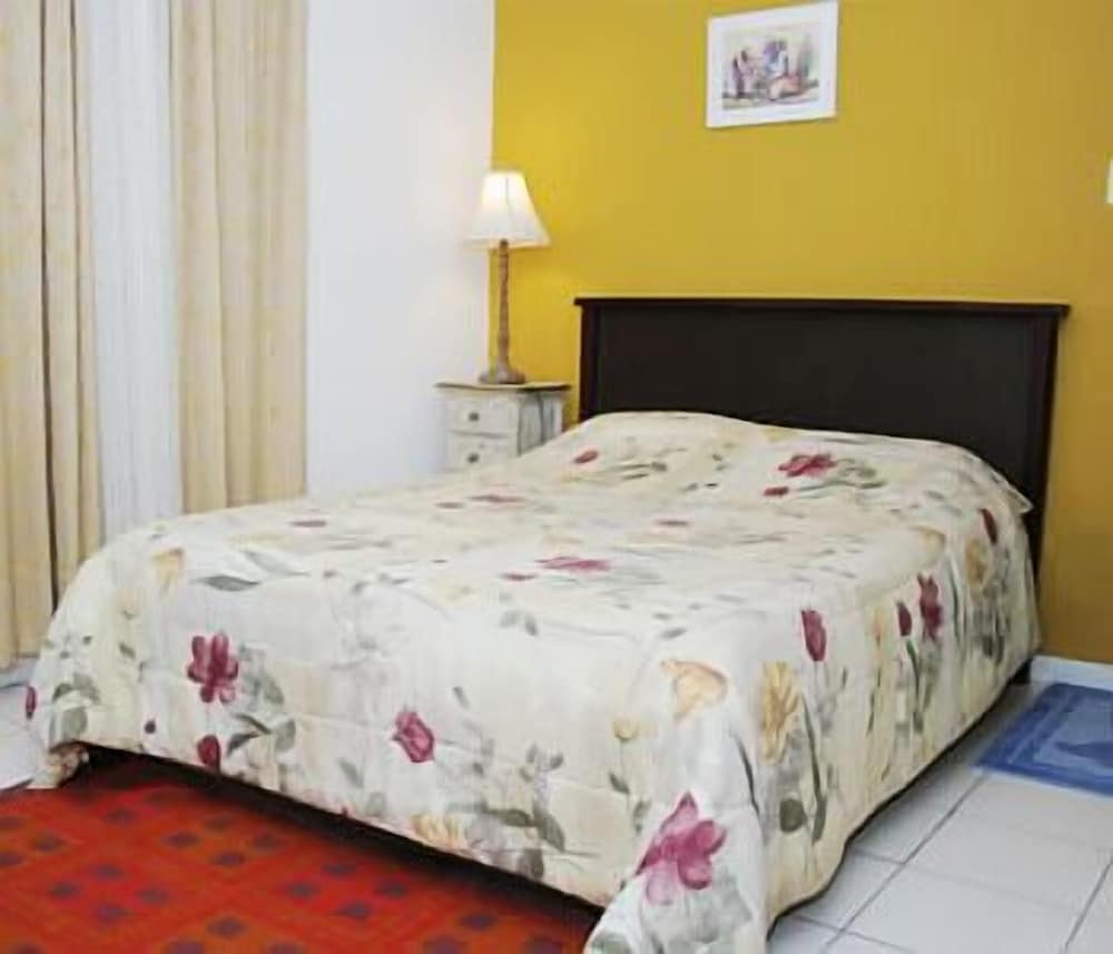 ECONOMY, DOUBLE OR TWIN BED