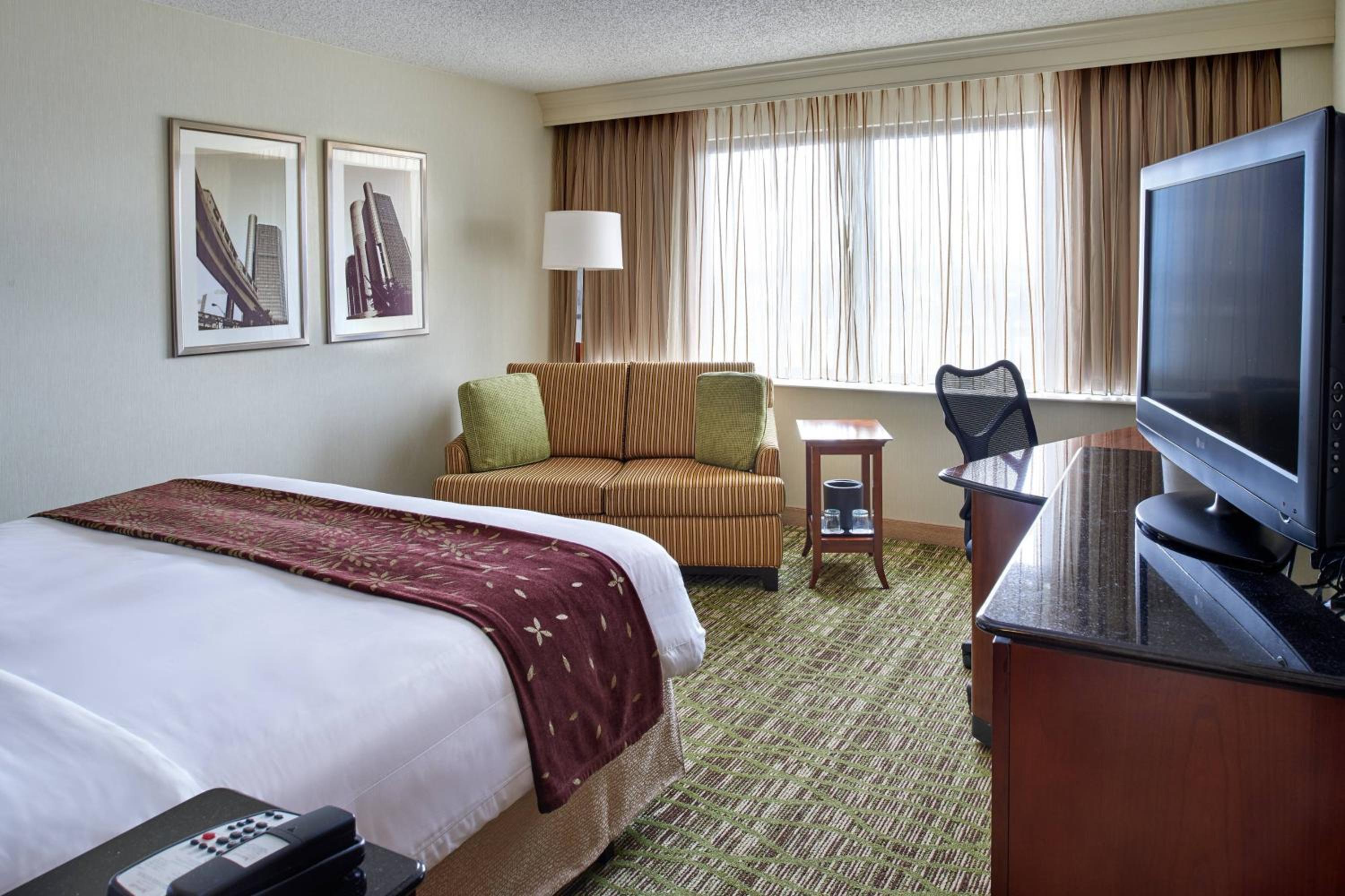 Room, King Bed, Sofa, Concierge Level