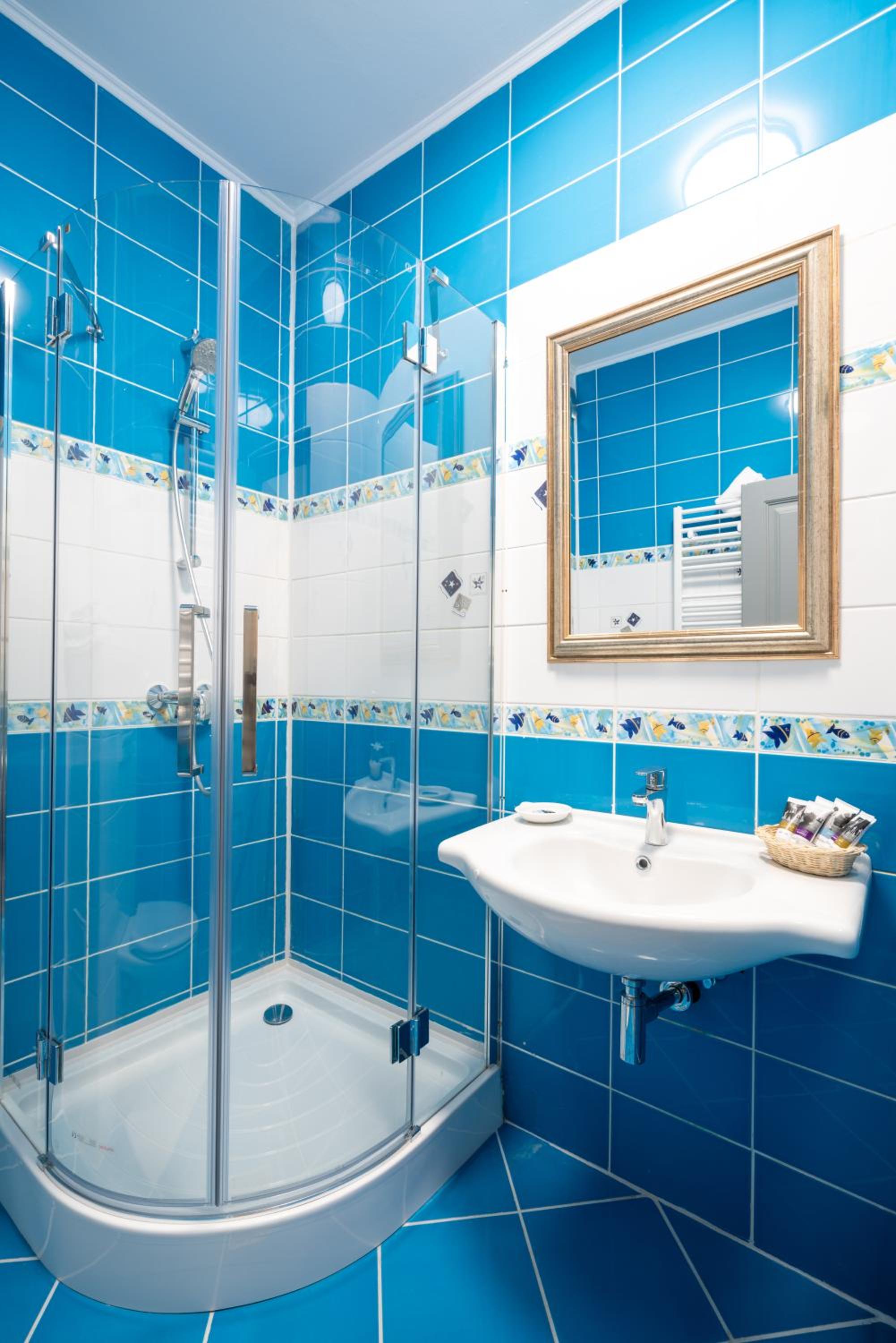 غرفة كلاسيكية بسرير كوين، Mercure Medias Binderbubi Hotel And Spa 6/6