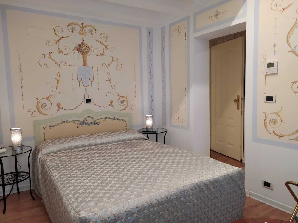 Basic, Double Bed
