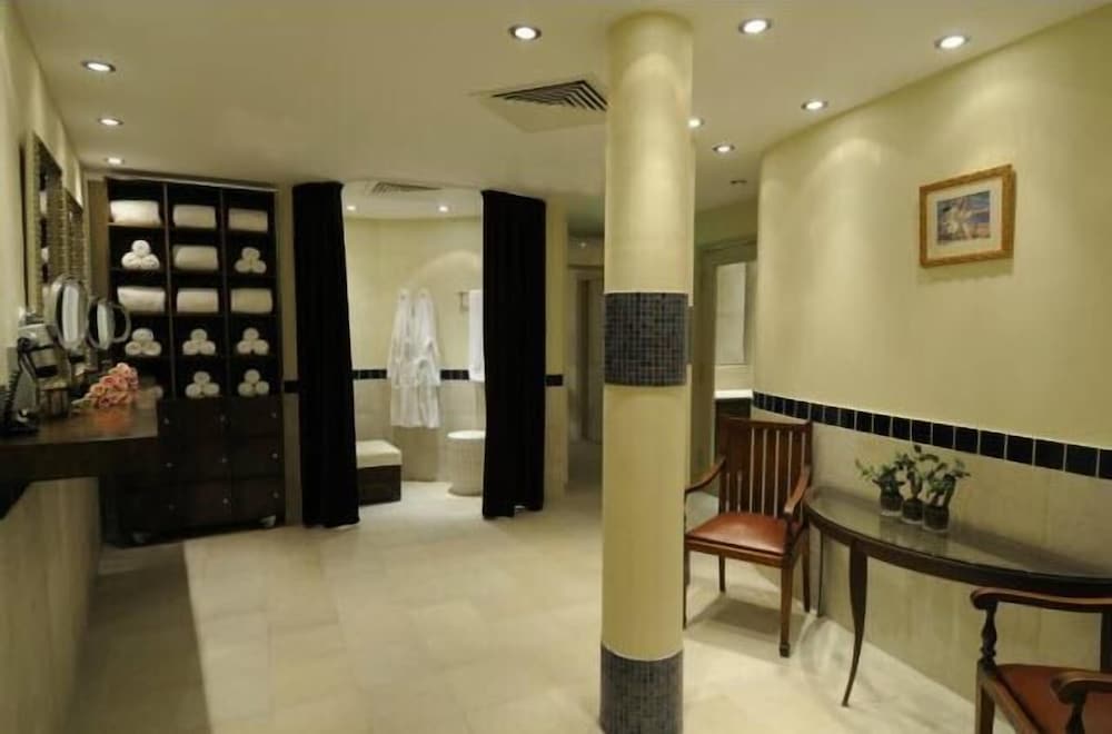 The Library Hotel Wellness Retreat 20/27