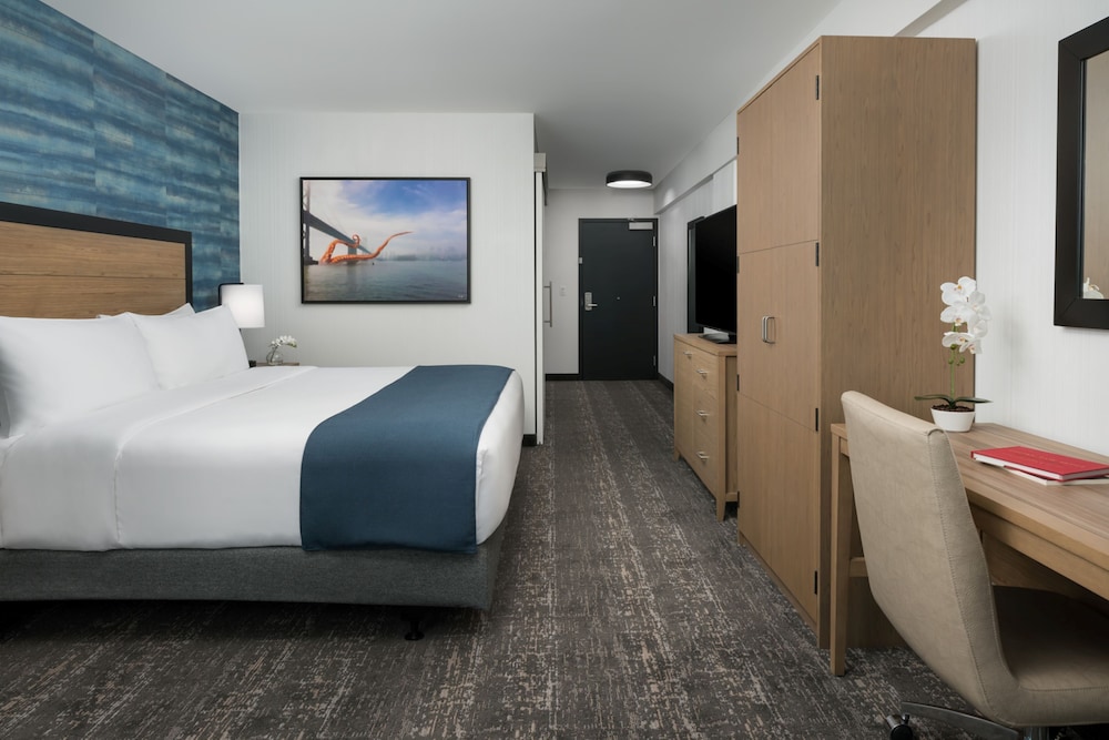 Deluxe, King Bed