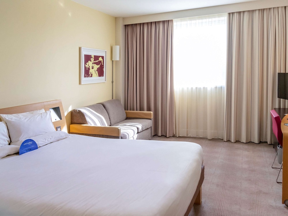 NOVOTEL CARDIFF CENTRE 13/75