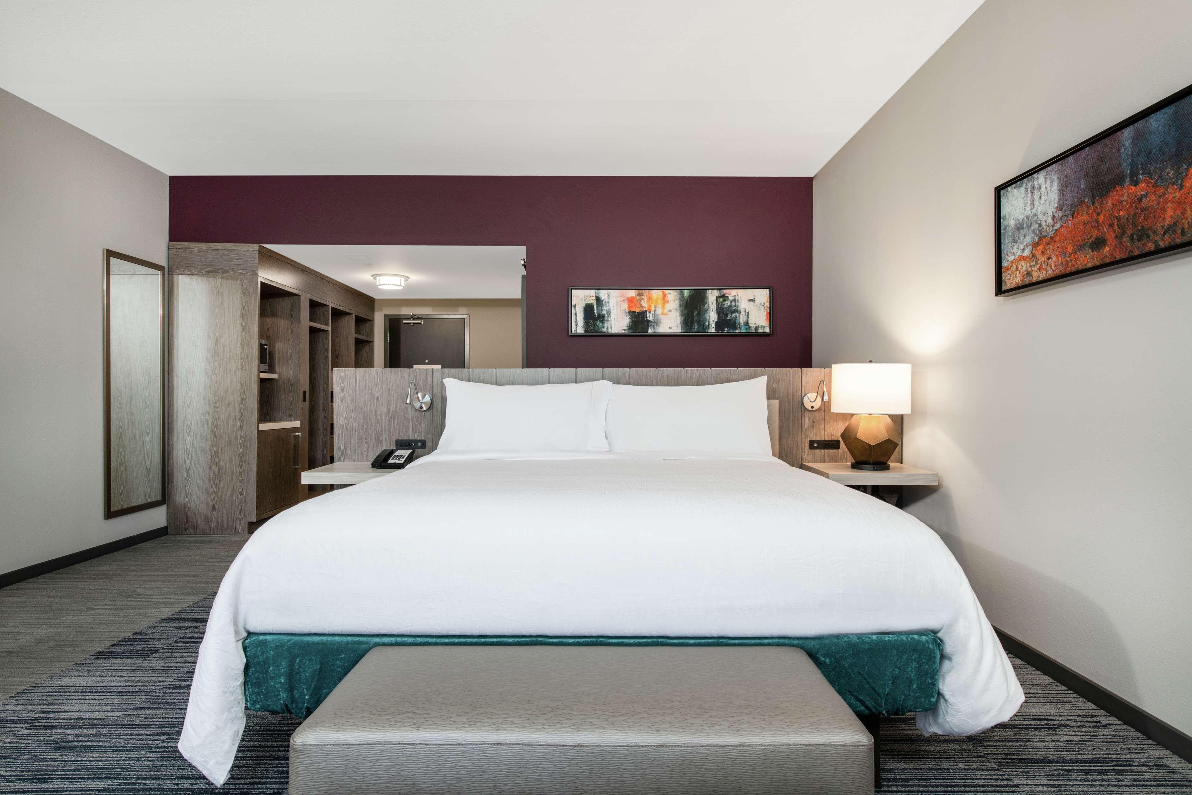 Room, King Bed, South Wing, Accessible