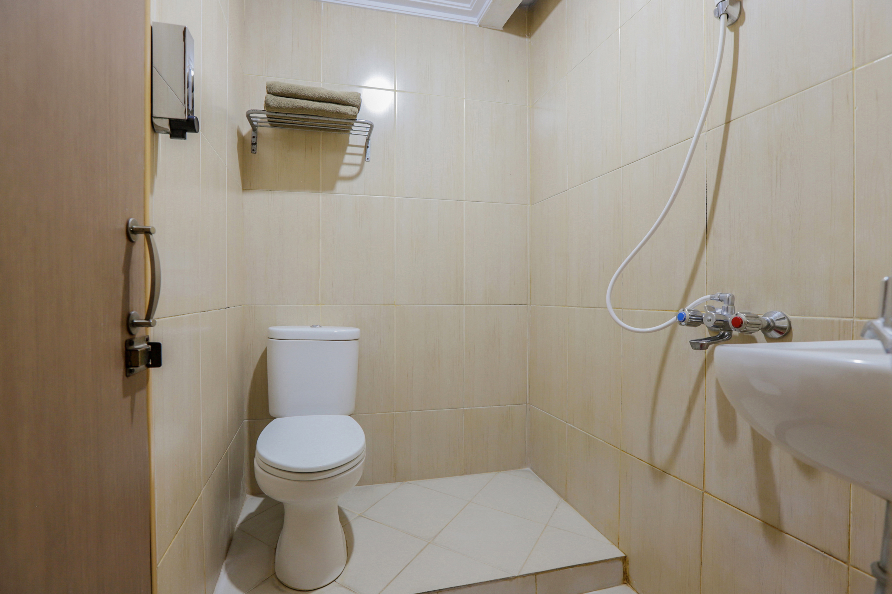 غرفة قياسية بسريرين منفصلين، OYO 918 Hotel Senen Indah Syariah 5/6
