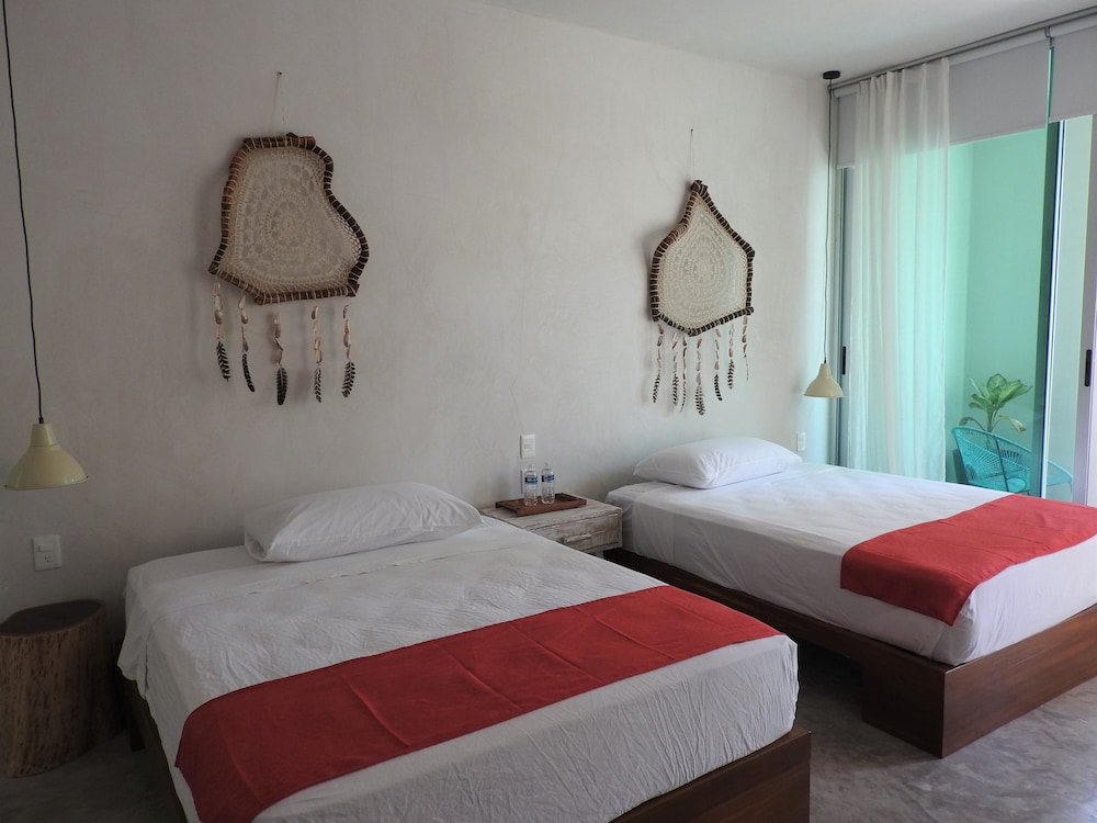 DELUXE, 2 QUEEN BEDS, GARDEN VIEW, GROUND FLOOR