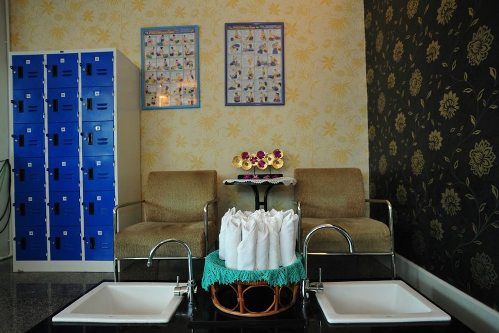C N Hotel Patong 46/46