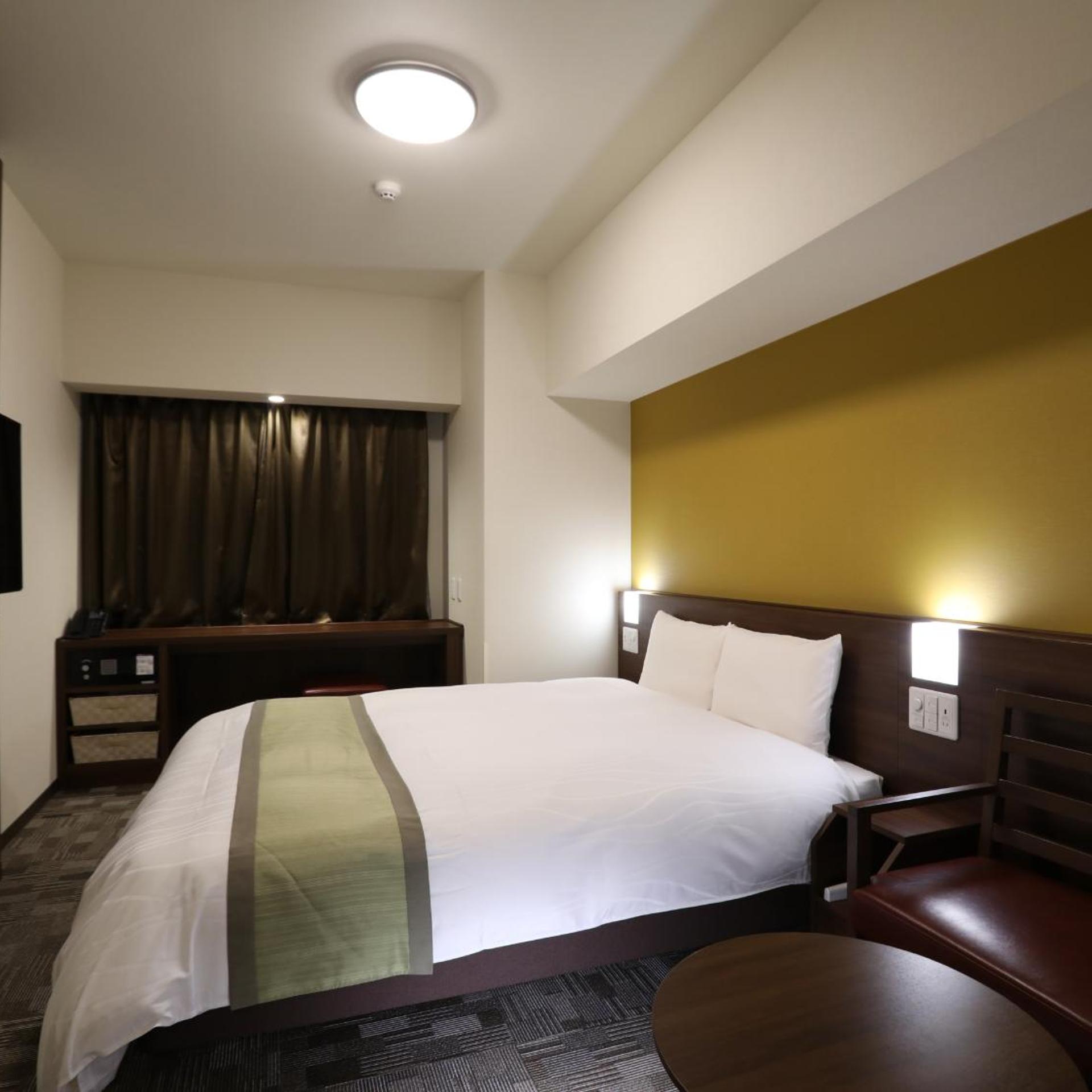ROOM, QUEEN BED