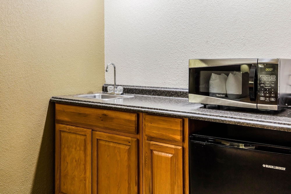 Quality Inn Batesville 24/40