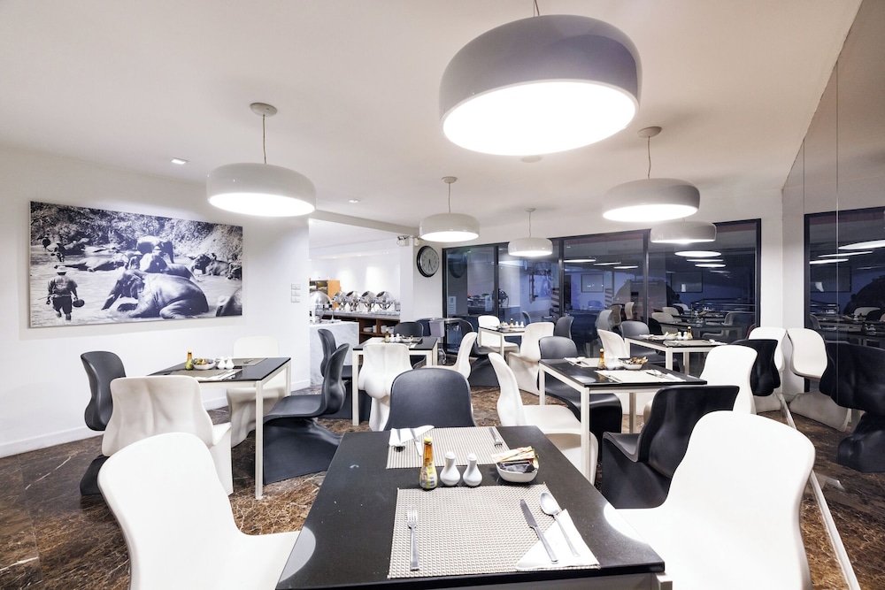S33 Compact Sukhumvit Hotel 66/78