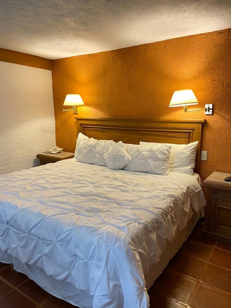 Villa San Jose Hotel And Suites 11/50