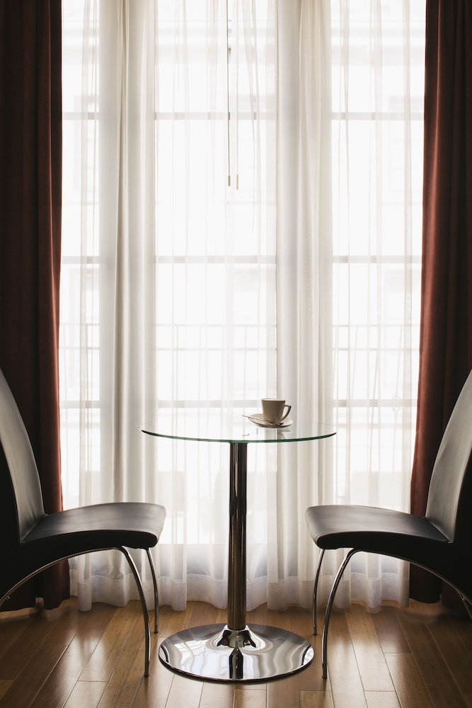 Le Petit Hotel 35/58