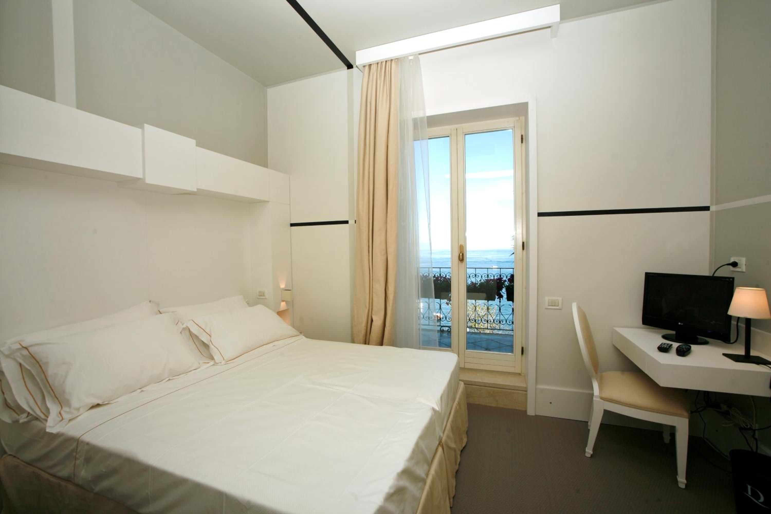 Deluxe, Triple, Sea View