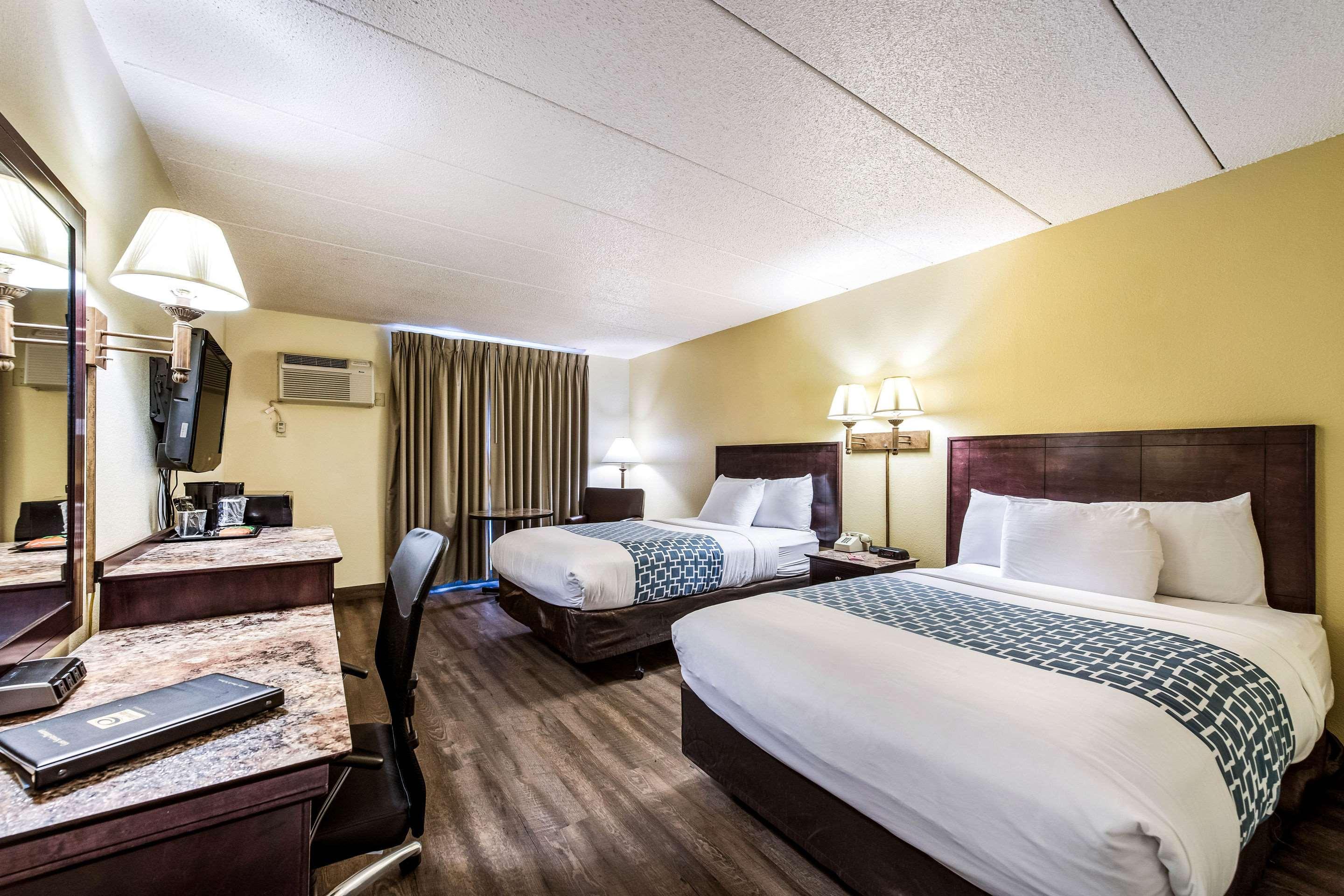ROOM, 2 DOUBLE BEDS