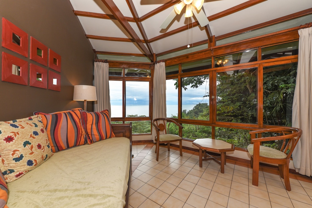 Tulemar Resort 68/77