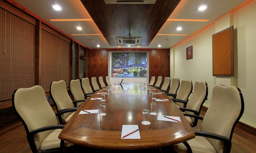 Hotel Mayura 35/50