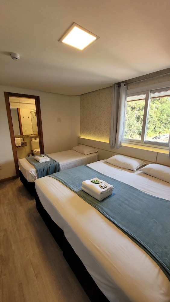 Hotel Golden Hills 10/36
