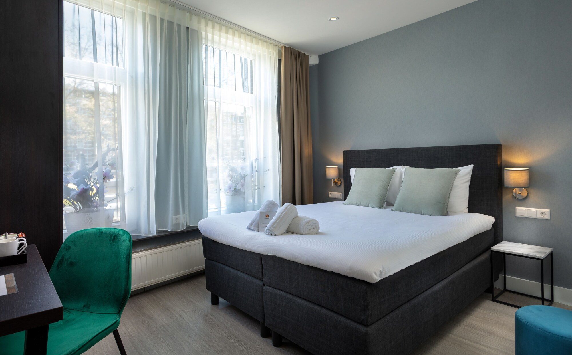 COMFORT, CANAL VIEW