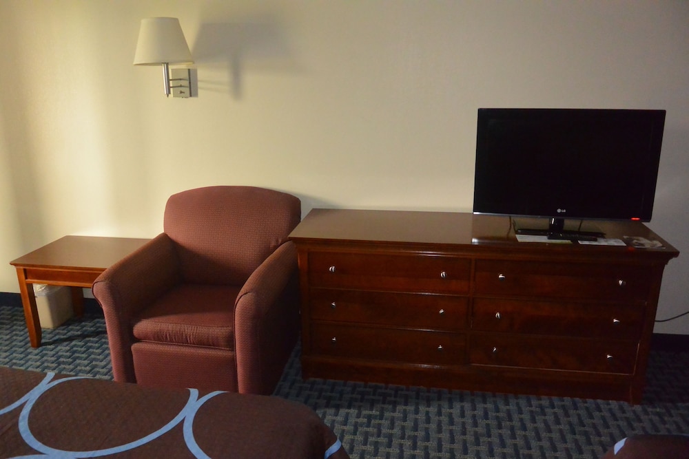 Days Inn By Wyndham Clarksville North 44/63