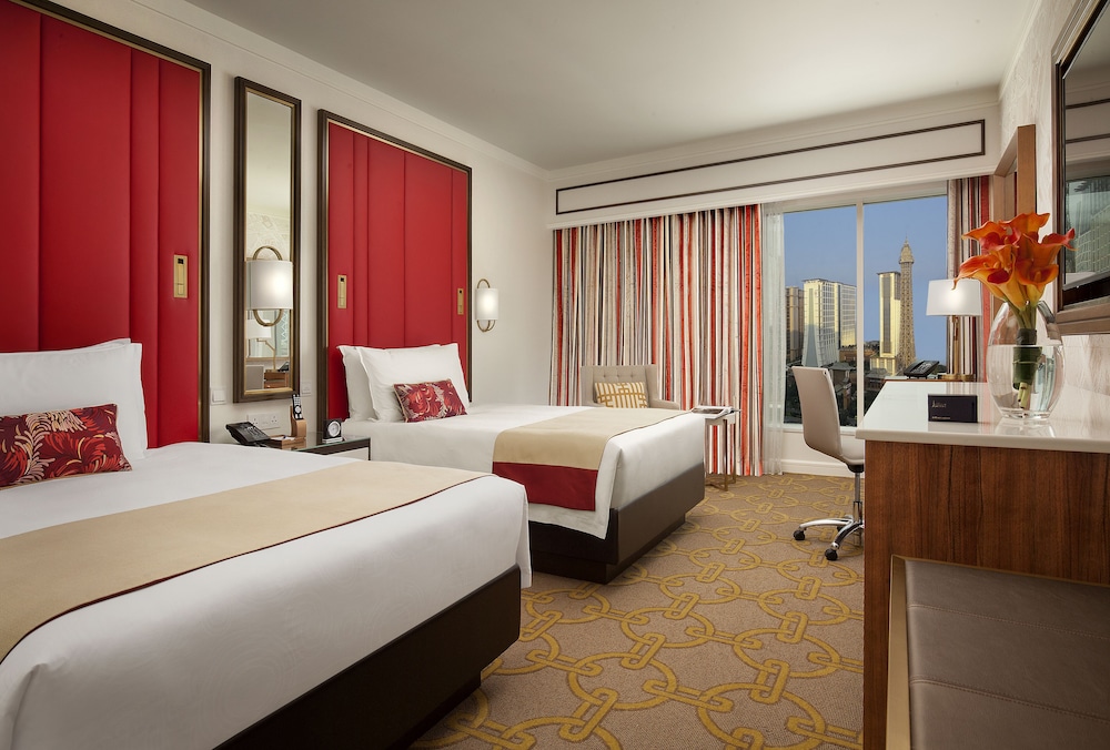 DELUXE, DOUBLE BED