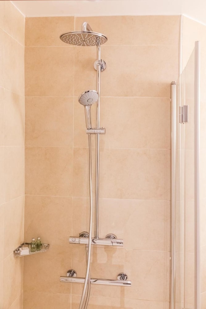 COMFORT HOTEL SIXTEEN PARIS MONTROUGE 45/67