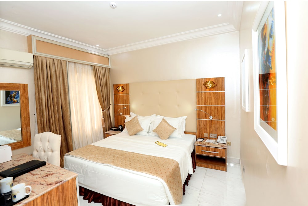 Wells Carlton Hotel and Apartment Abuja 8/57