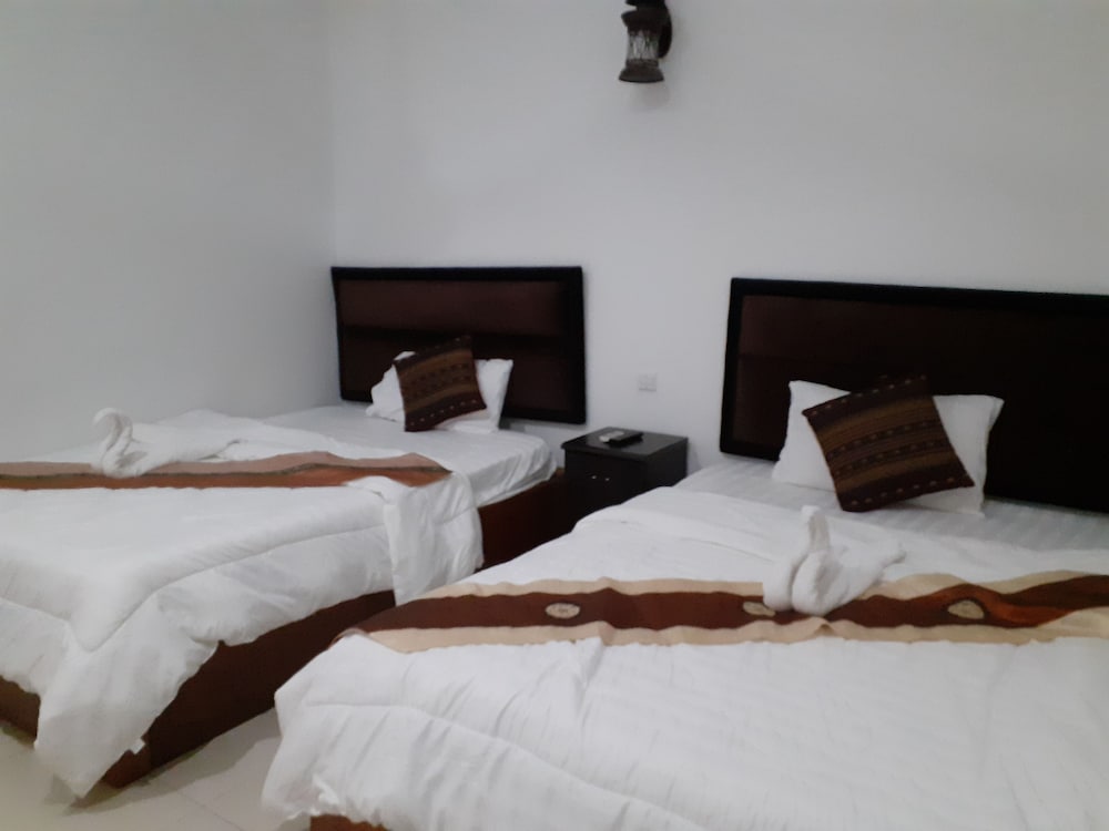 New Season Riverside Hotel 4/46