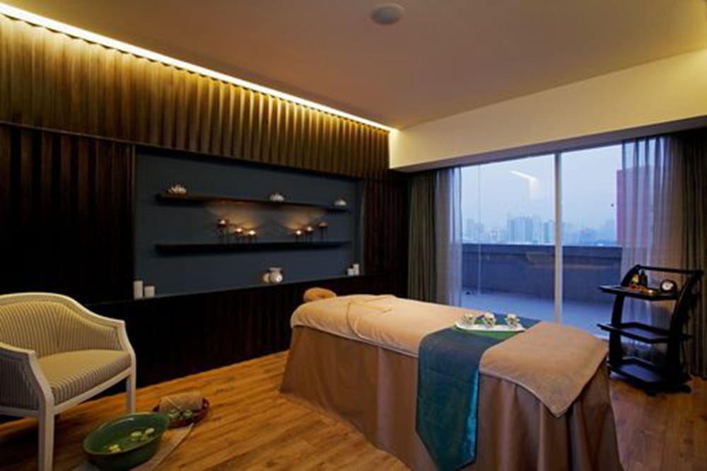 The Quarter Hualamphong by UHG 40/69