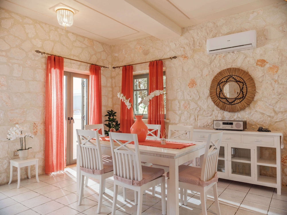 Emerald Villas 38/50