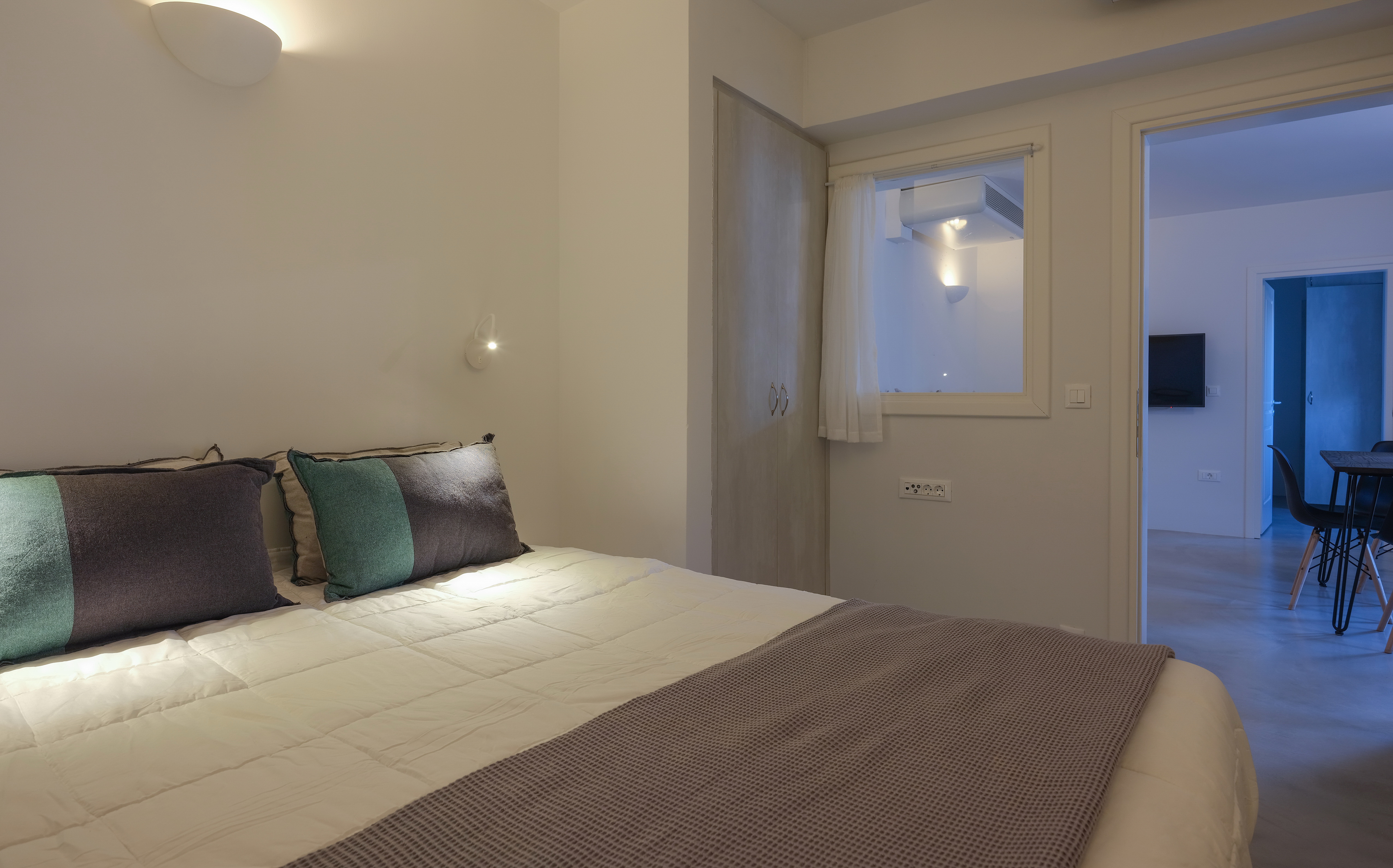 SEMI BASEMENT, 2 BEDROOMS, SUITE, PATIO