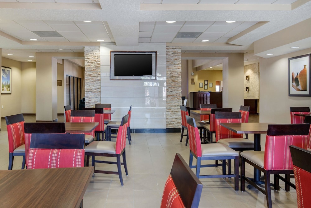 Comfort Inn & Suites SW Houston Sugarland 44/55