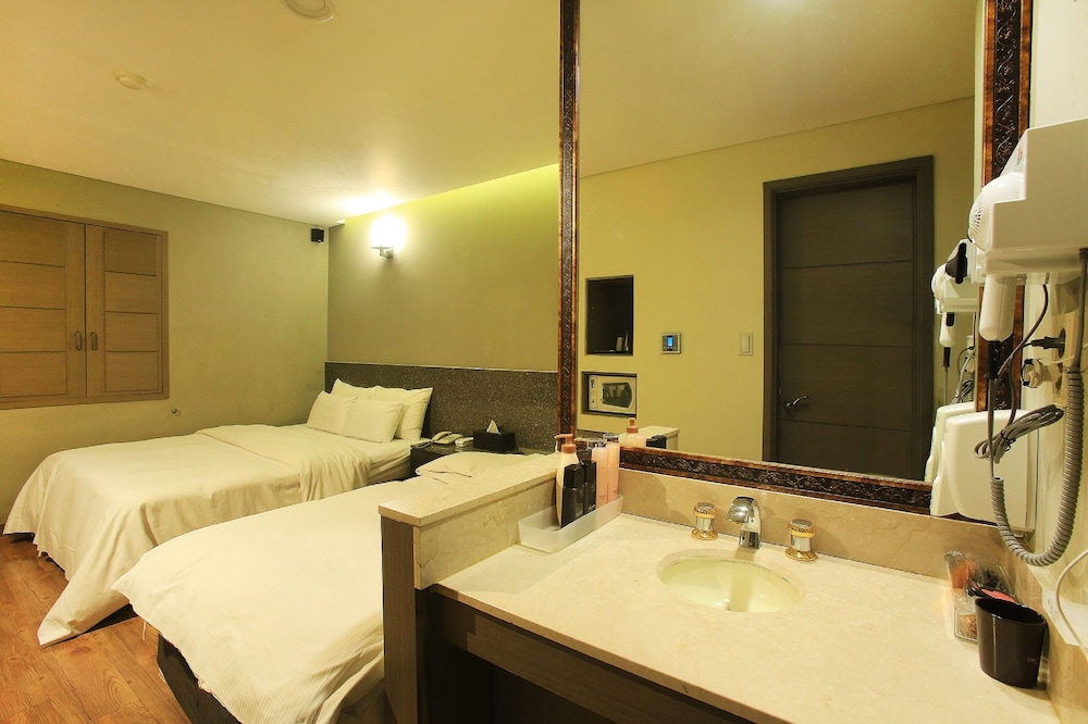 TARA HOTEL 21/40