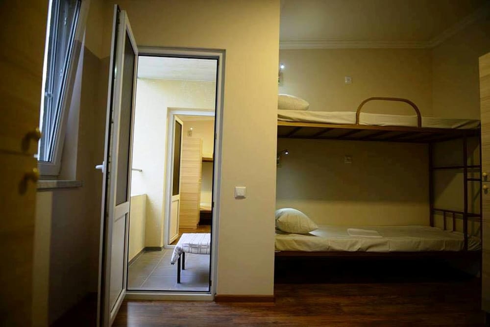 Your Hostel 30/33