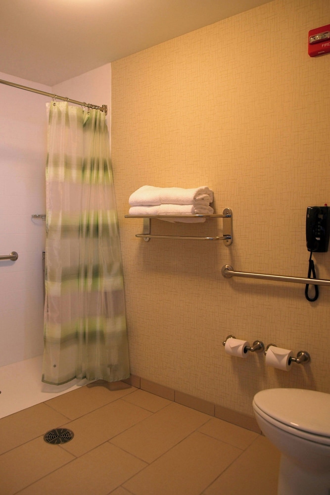 جناح بسريرين كوين مع سرير سحّاب إضافي، Springhill Suites Pigeon Forge 5/7