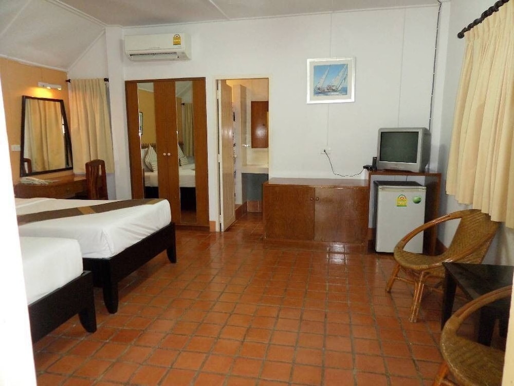 Lawana Escape Beach Resort 11/50